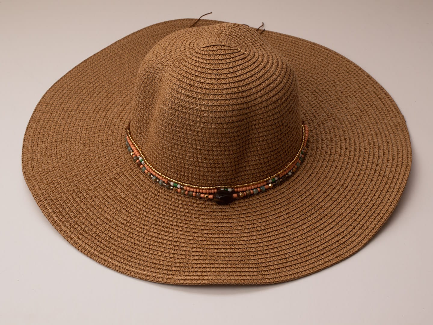 Sombrero Aleron con collar decorativo